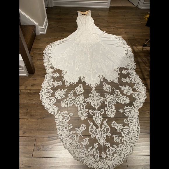 WEDDING DRESS - Picture 14 of 15